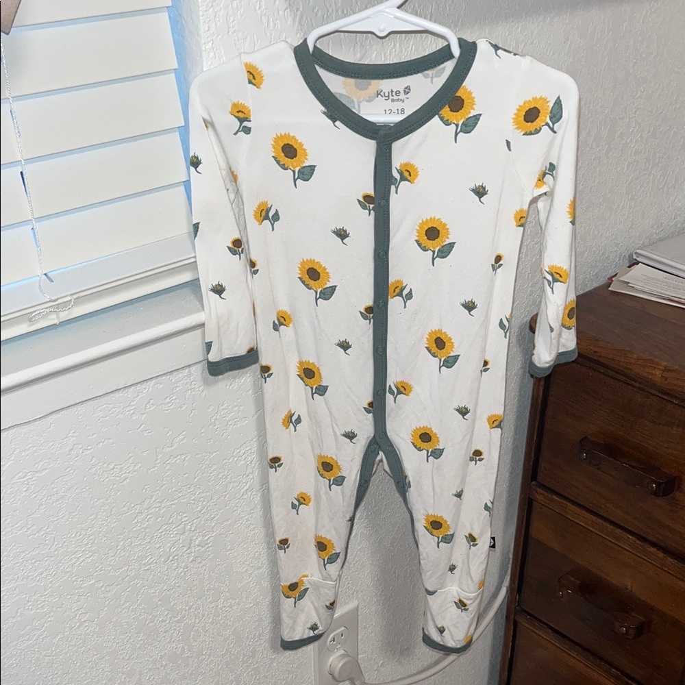 Kyte baby sunflower romper size 12-18m